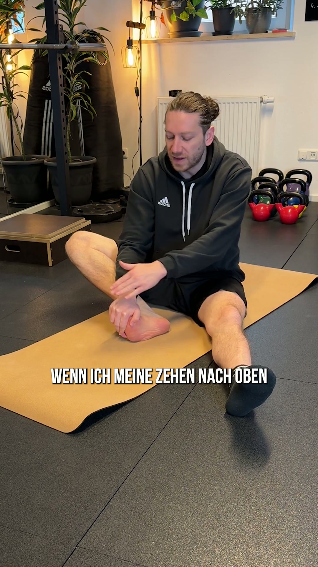 Fußsohlenmassage im Sitzen für die Plantarfaszie Dehnung