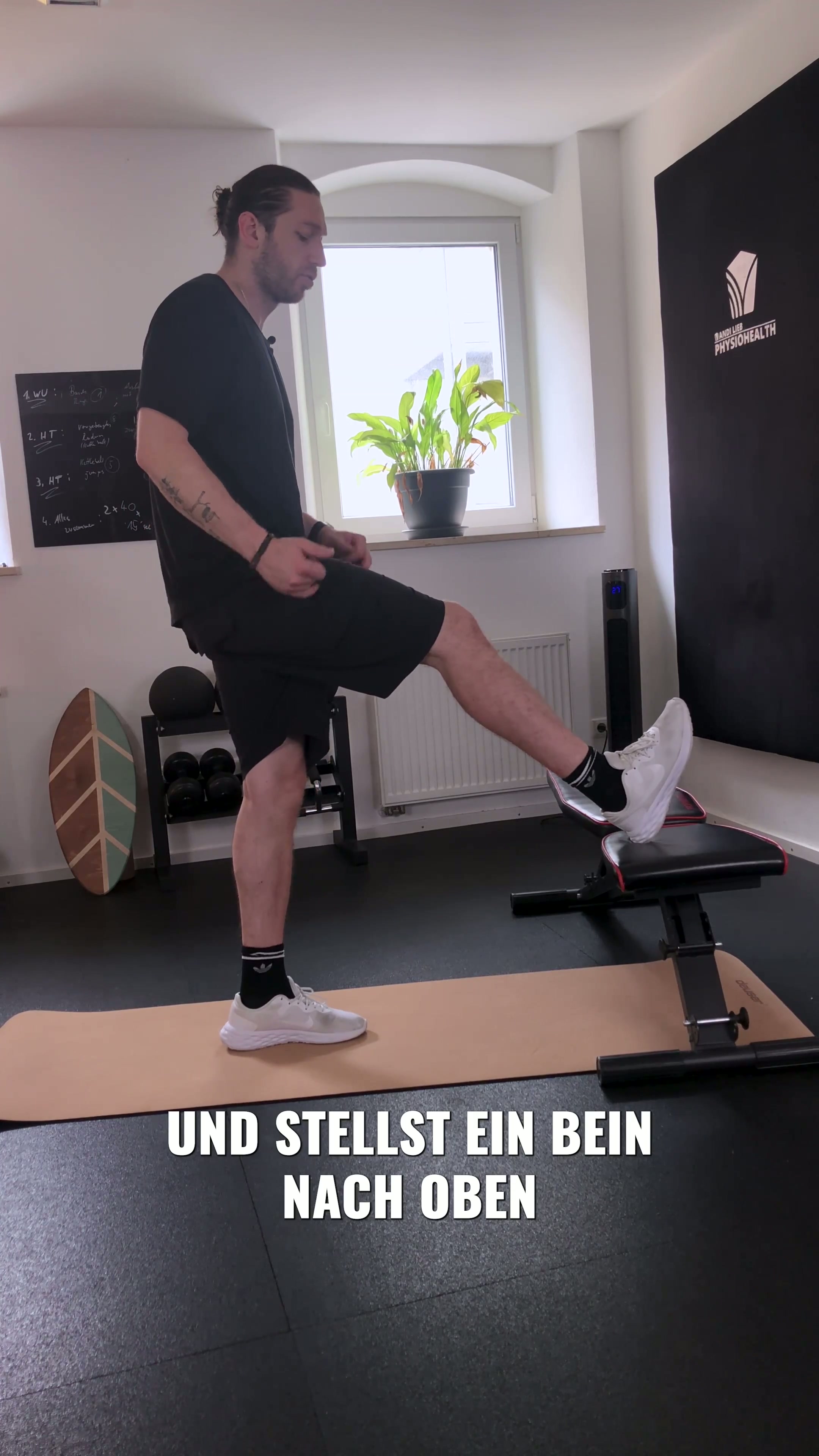 Gesäßdehnung im Stehen